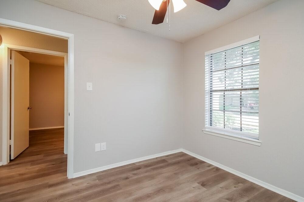 5014 Meadow Crest Street - Photo 9