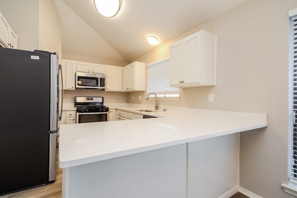 5014 Meadow Crest Street - Photo 4
