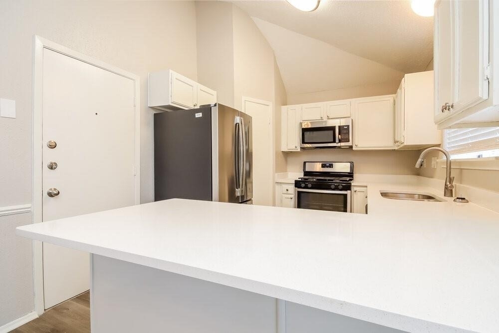 5014 Meadow Crest Street - Photo 5