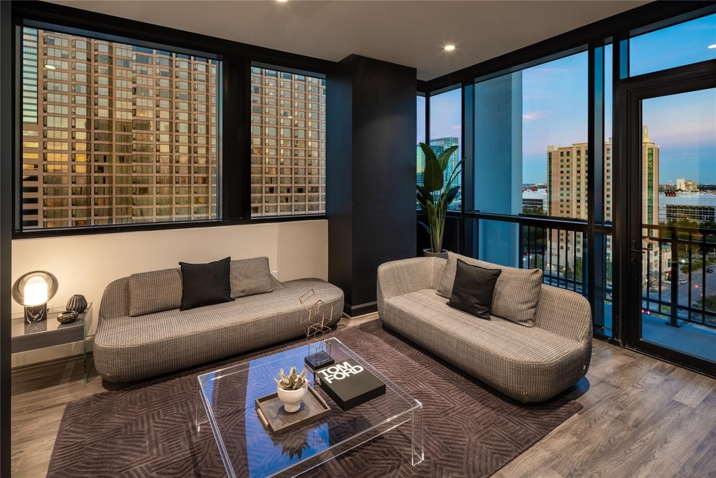 1211 Caroline Street - Photo 4