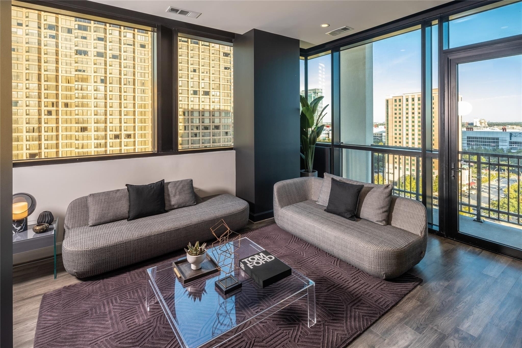 1211 Caroline Street - Photo 2