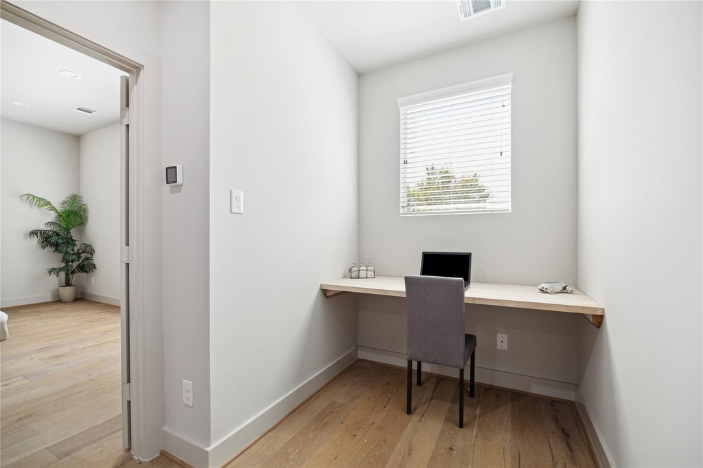 5237 Hillman Street - Photo 3