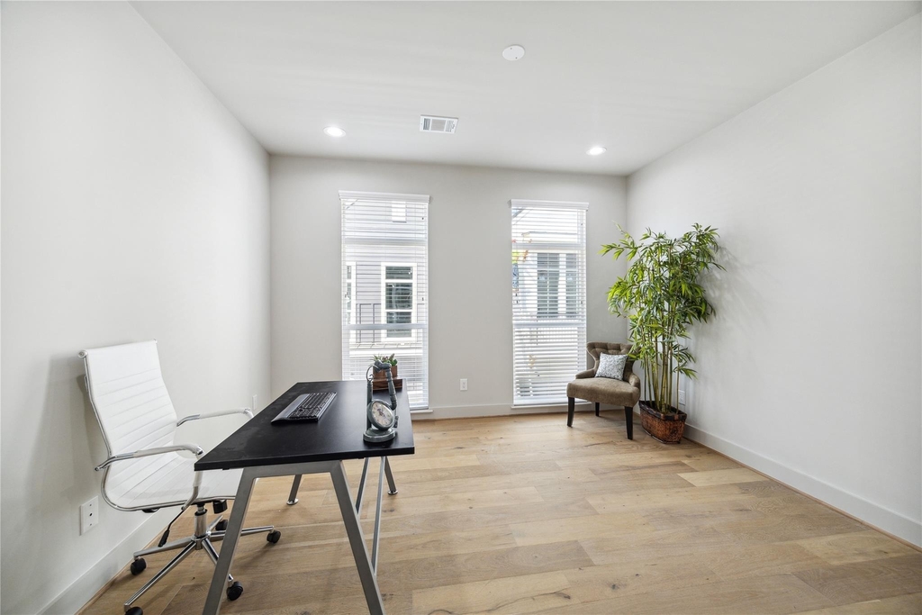 5237 Hillman Street - Photo 4