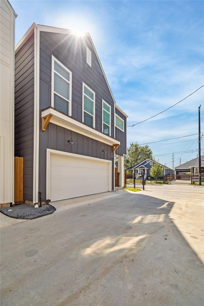 5237 Hillman Street - Photo 0