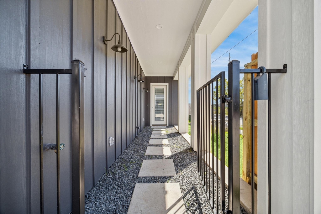 5237 Hillman Street - Photo 2