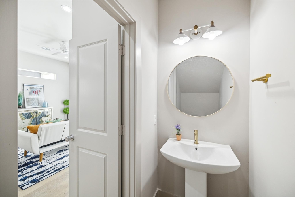 5237 Hillman Street - Photo 8