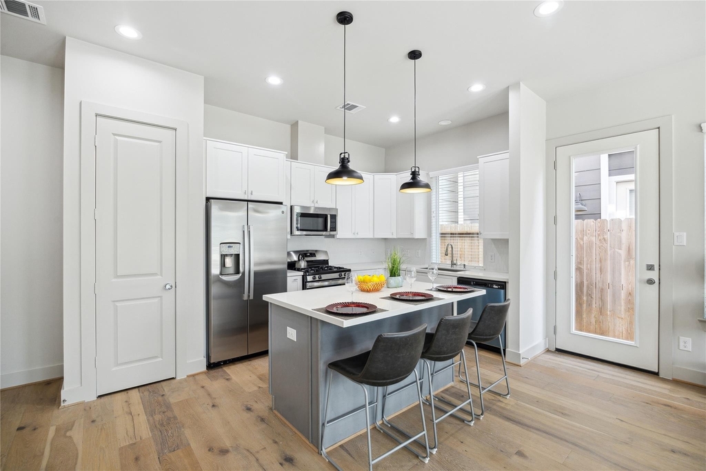 5237 Hillman Street - Photo 6