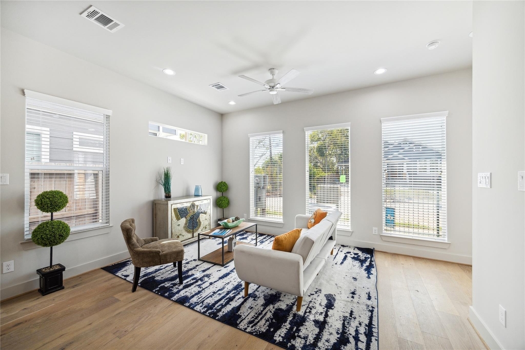 5237 Hillman Street - Photo 6