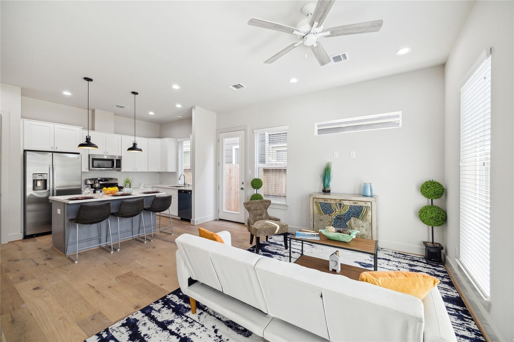 5237 Hillman Street - Photo 4