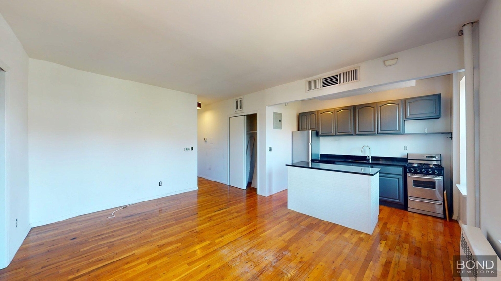 240 Waverly Place - Photo 0