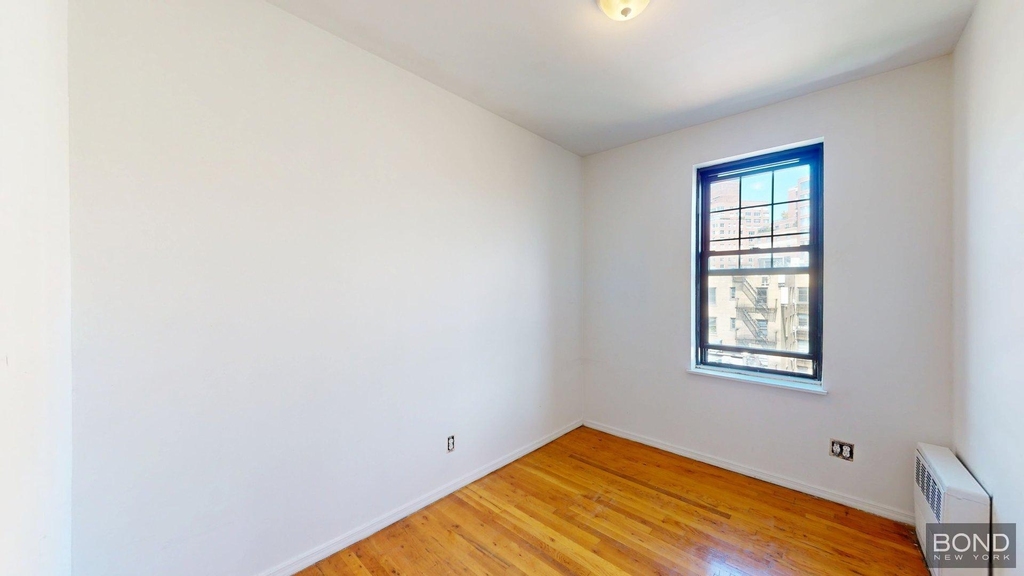 240 Waverly Place - Photo 1