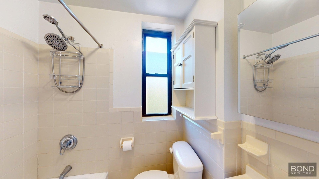 240 Waverly Place - Photo 2