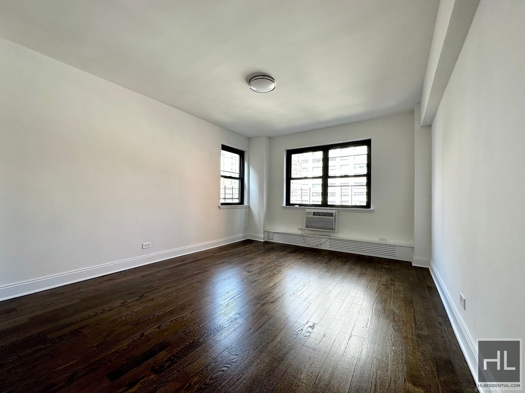 East 69 Street - Photo 4