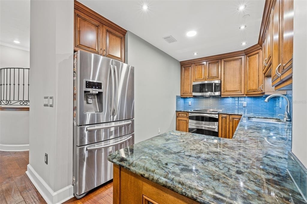 300 Beach Drive Ne - Photo 9