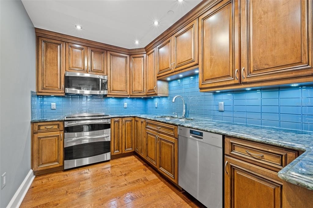300 Beach Drive Ne - Photo 10