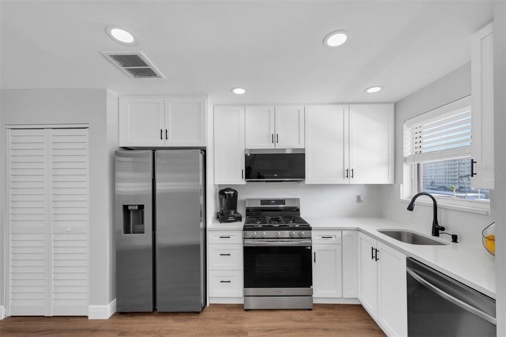 6025 Shore Boulevard S - Photo 10