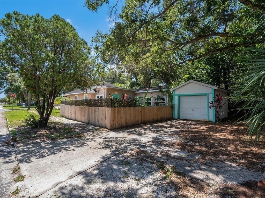 201 35th Street S - Photo 1