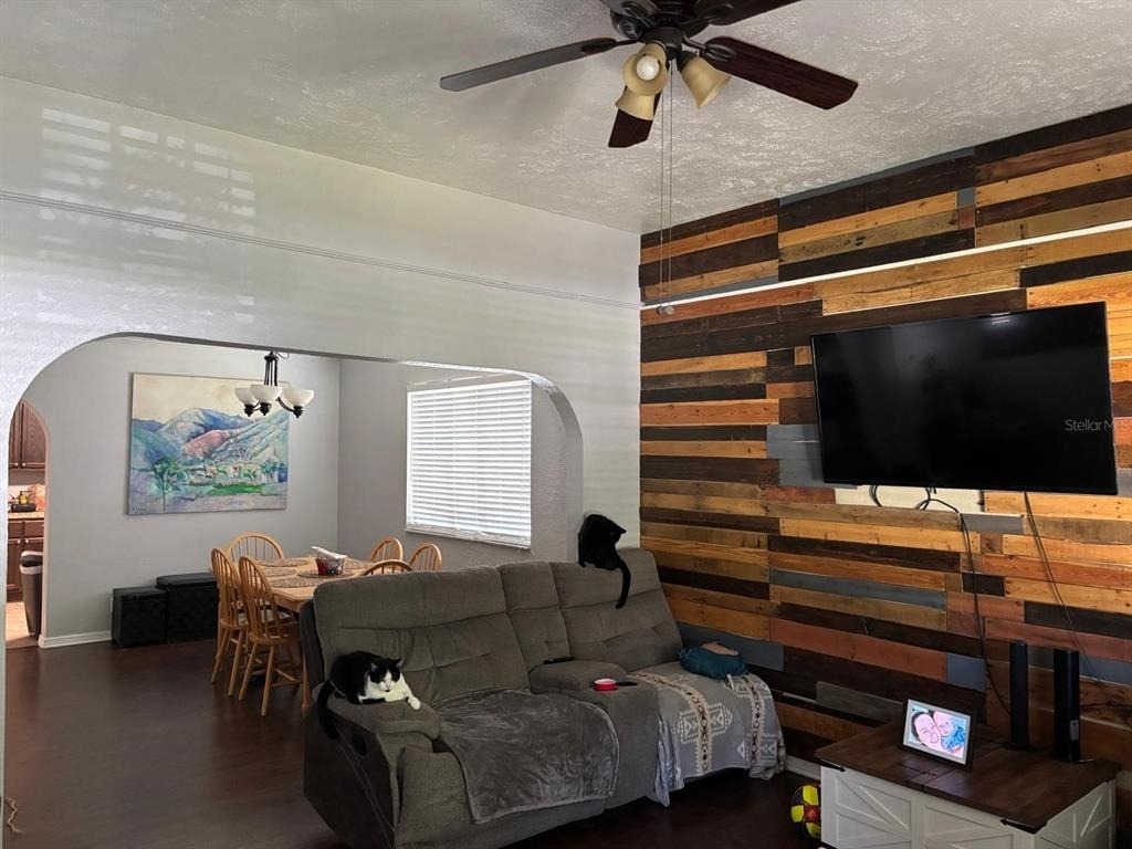 713 Illinois Avenue - Photo 1