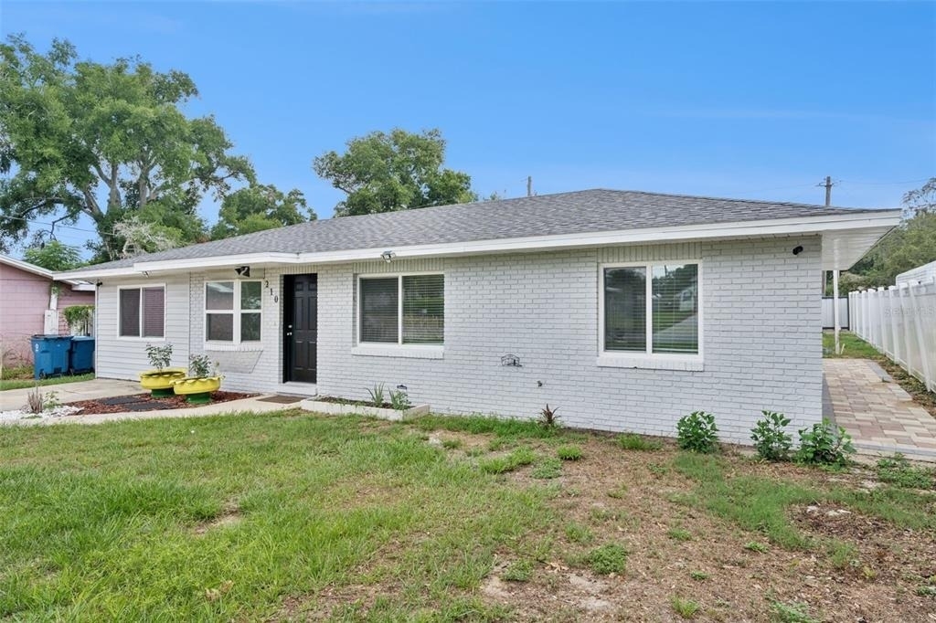 210 E Palm Street - Photo 2