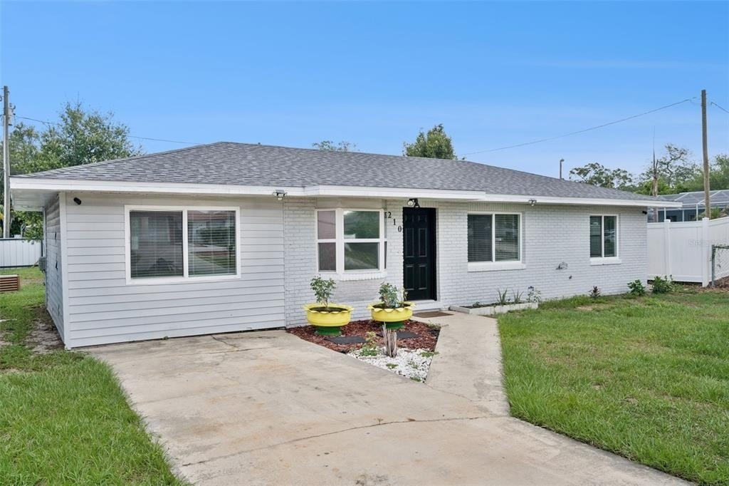 210 E Palm Street - Photo 1