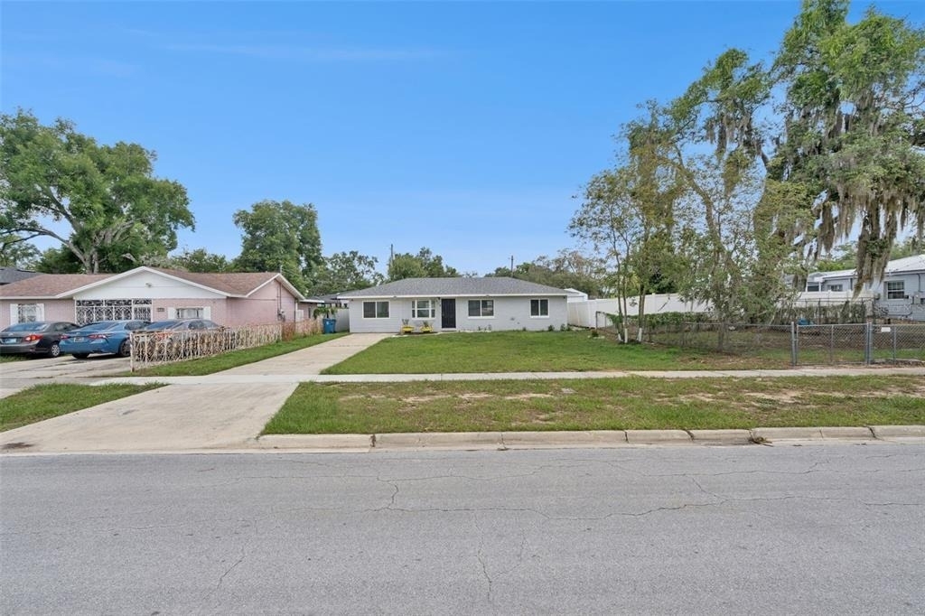 210 E Palm Street - Photo 3