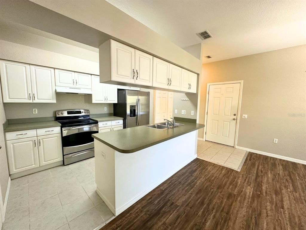 1005 Eagle Pond Drive - Photo 3