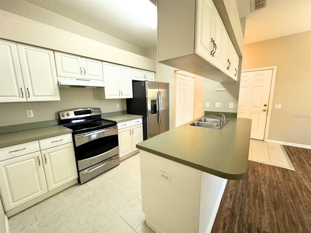 1005 Eagle Pond Drive - Photo 2