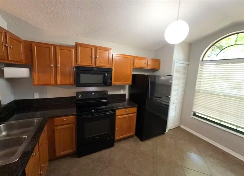 2201 Grasmere Drive - Photo 2