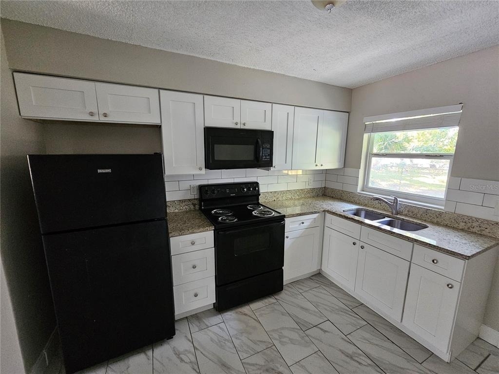 1013 Beecher Street - Photo 11