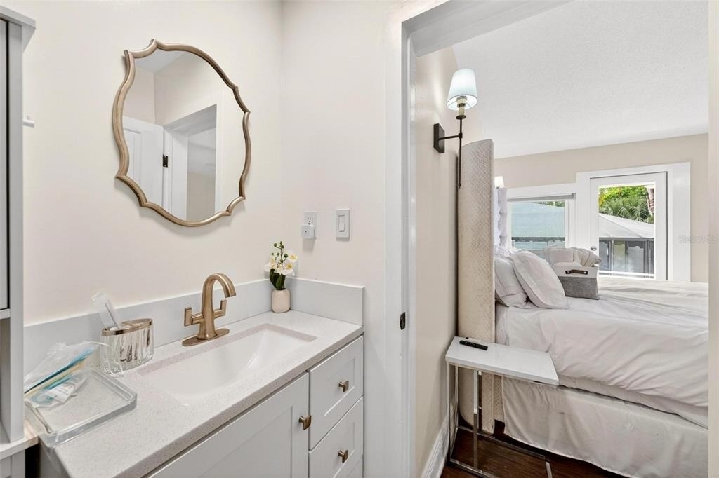 1099 Grove Avenue - Photo 10