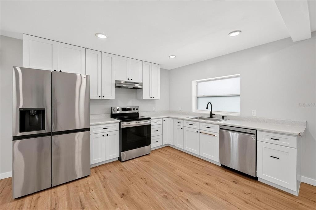 1099 Grove Avenue - Photo 4