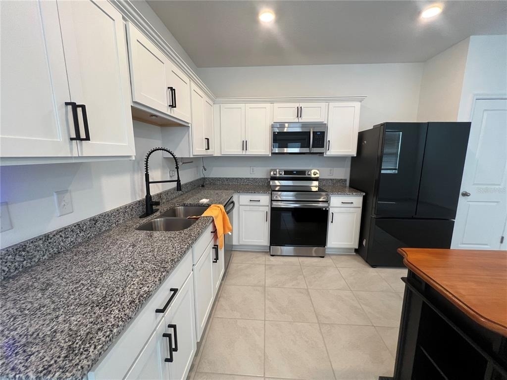 117 Mandovi Street - Photo 2