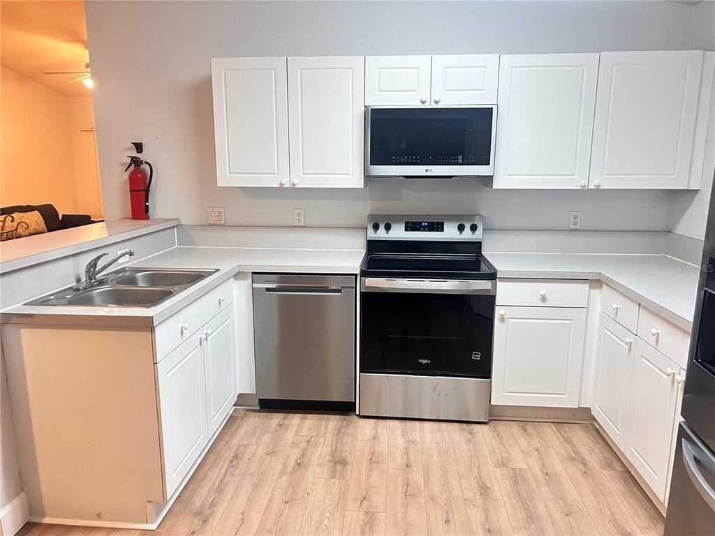 8825 Grand Palms Circle - Photo 4
