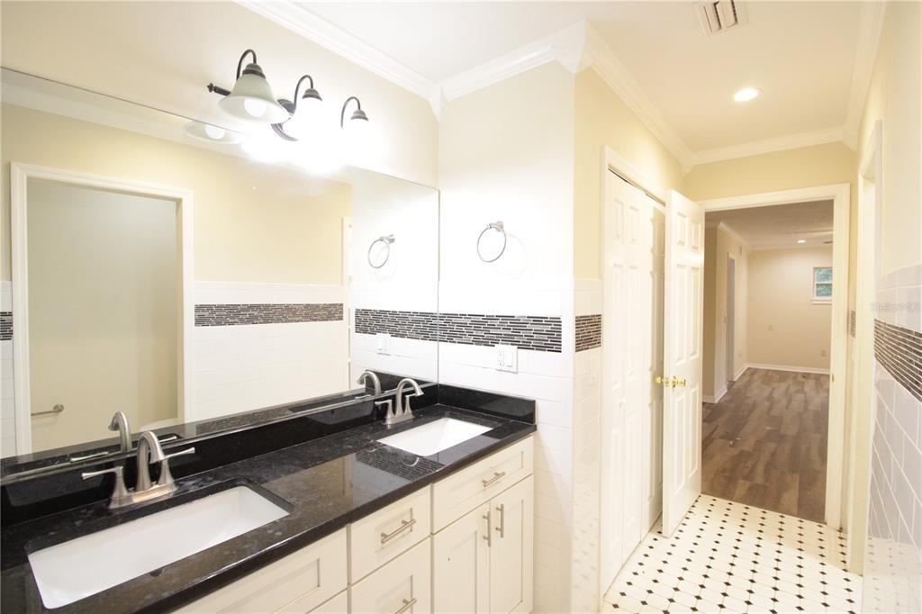 10907 Sw 24th Avenue - Photo 5