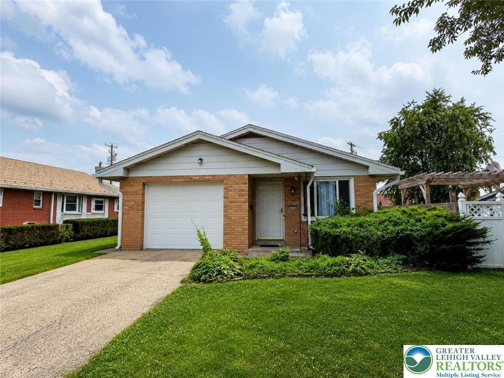 1320 E Livingston Street - Photo 0
