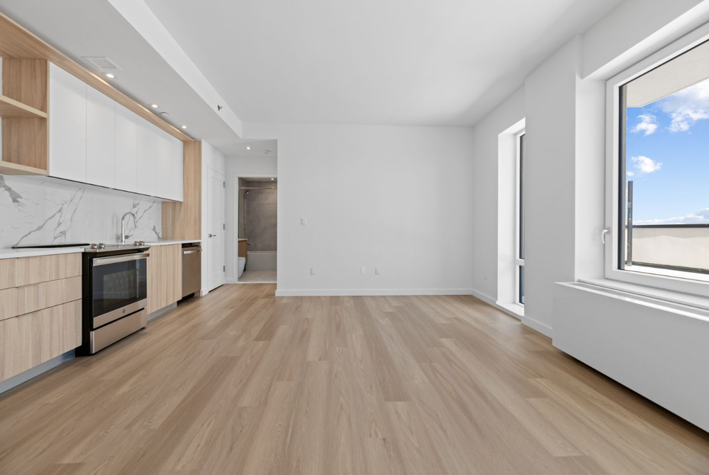 71-82 Parsons Boulevard - Photo 3