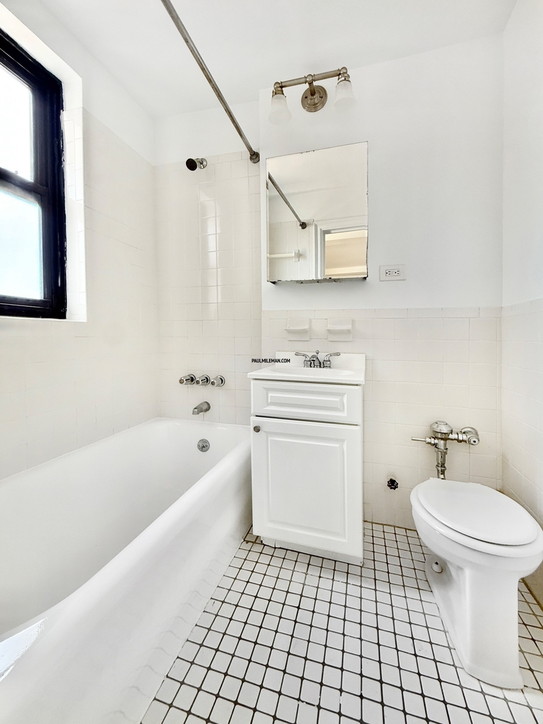  W 100th st / Amsterdam - Photo 2