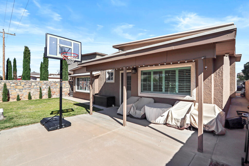 2037 Shreya Street - Photo 38
