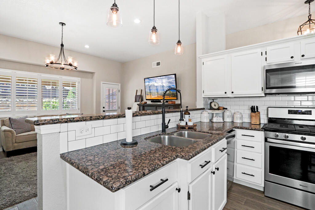 2037 Shreya Street - Photo 15
