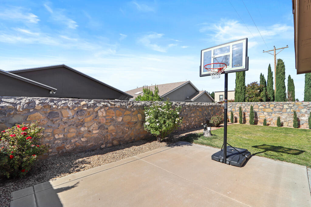 2037 Shreya Street - Photo 39