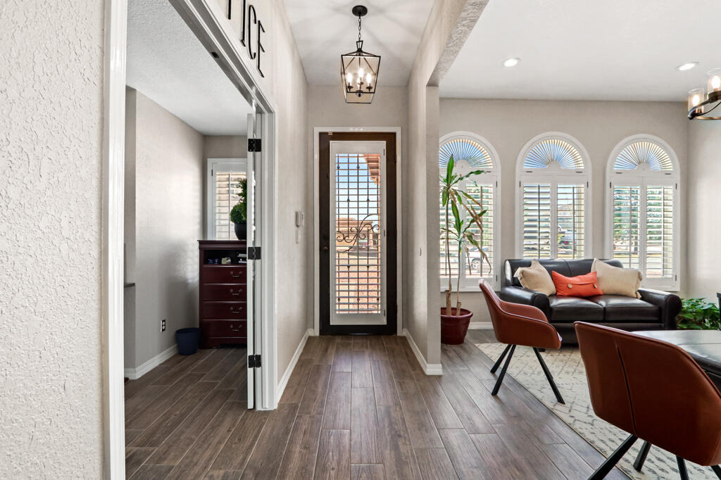 2037 Shreya Street - Photo 4