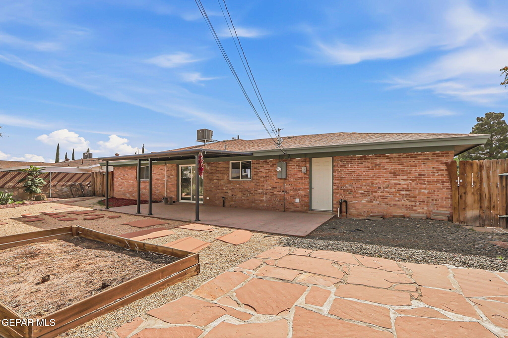 3020 Wedgewood Drive - Photo 2