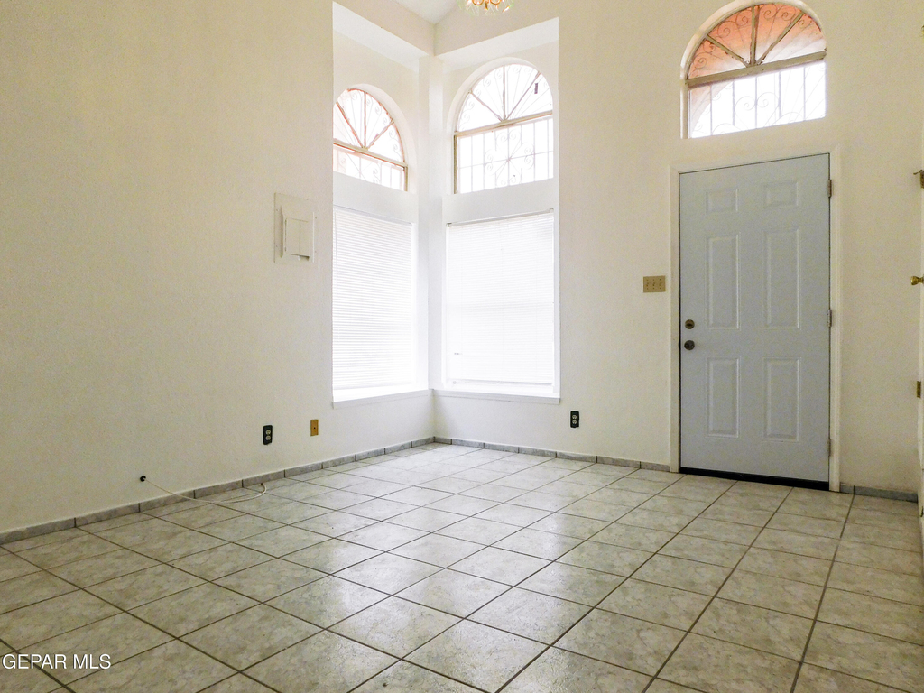726 Medina - Photo 5