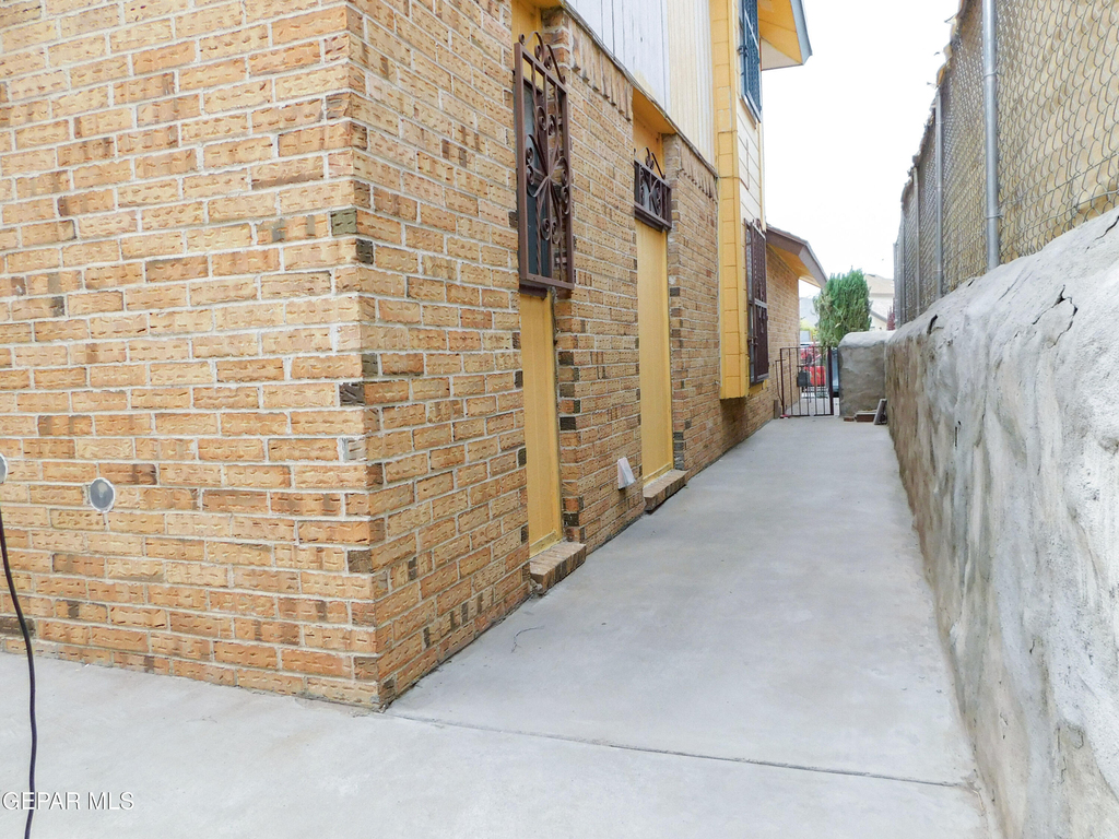 726 Medina - Photo 27