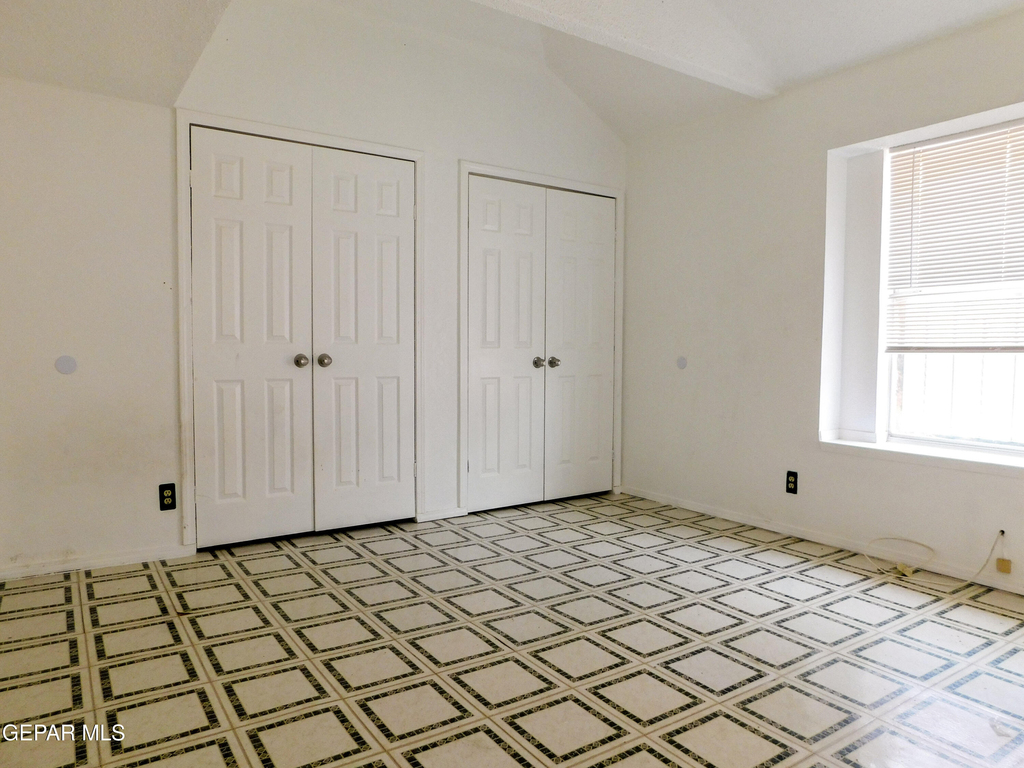 726 Medina - Photo 8