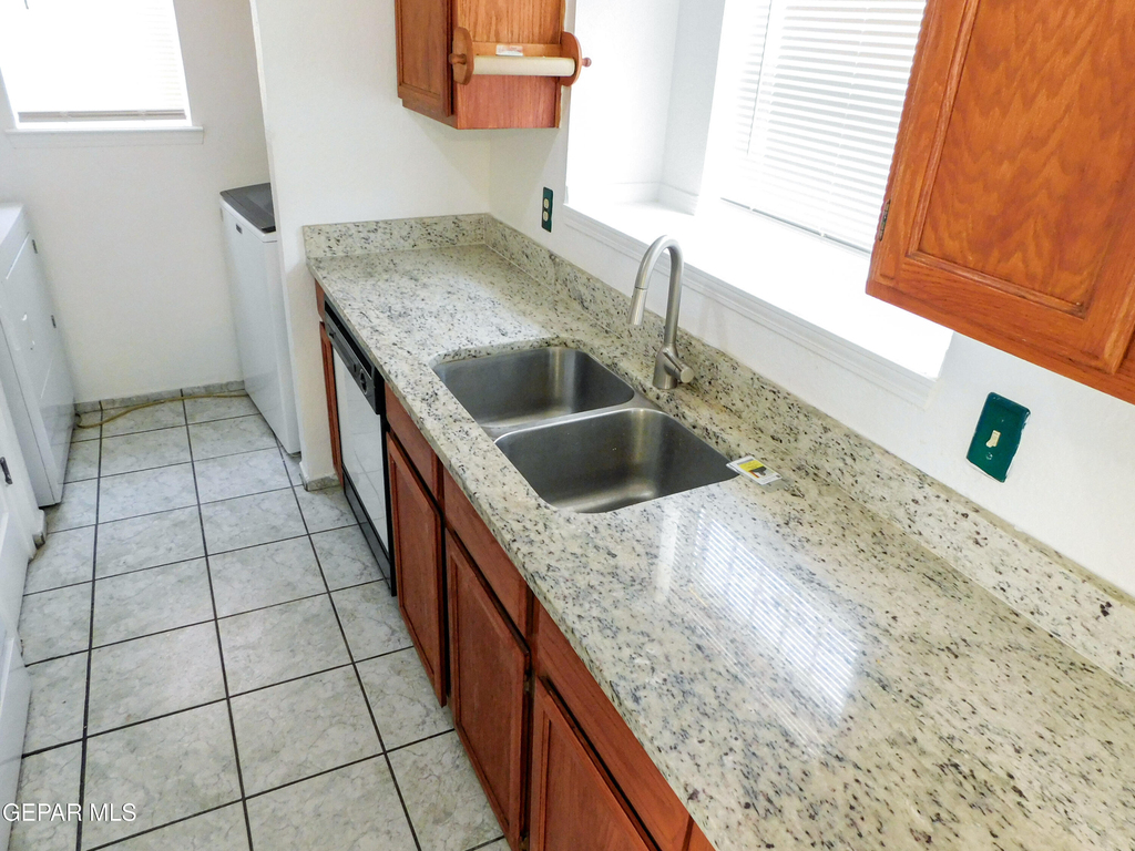 726 Medina - Photo 15