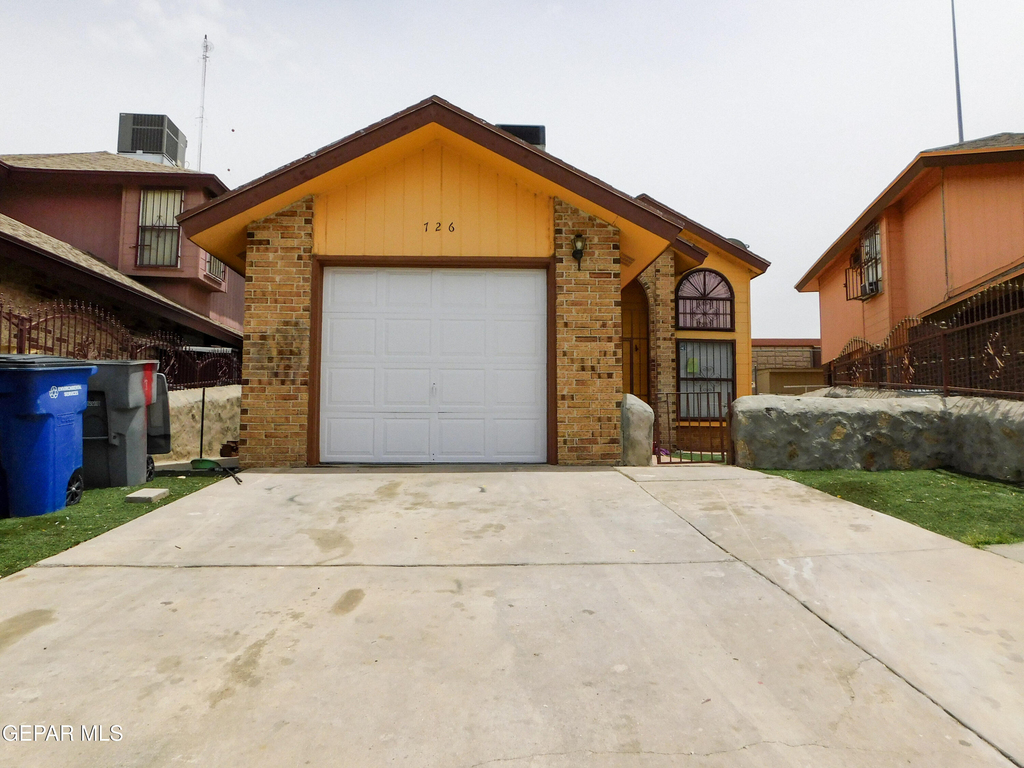 726 Medina - Photo 2