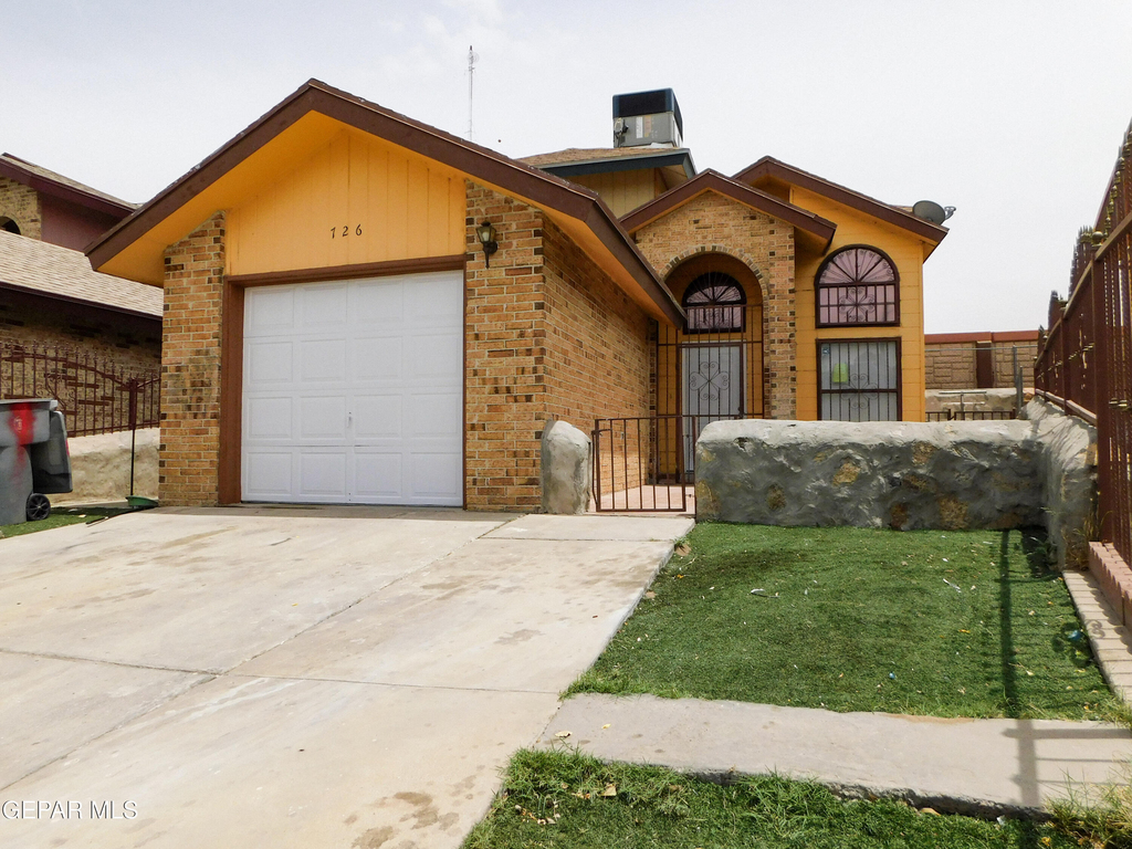 726 Medina - Photo 0