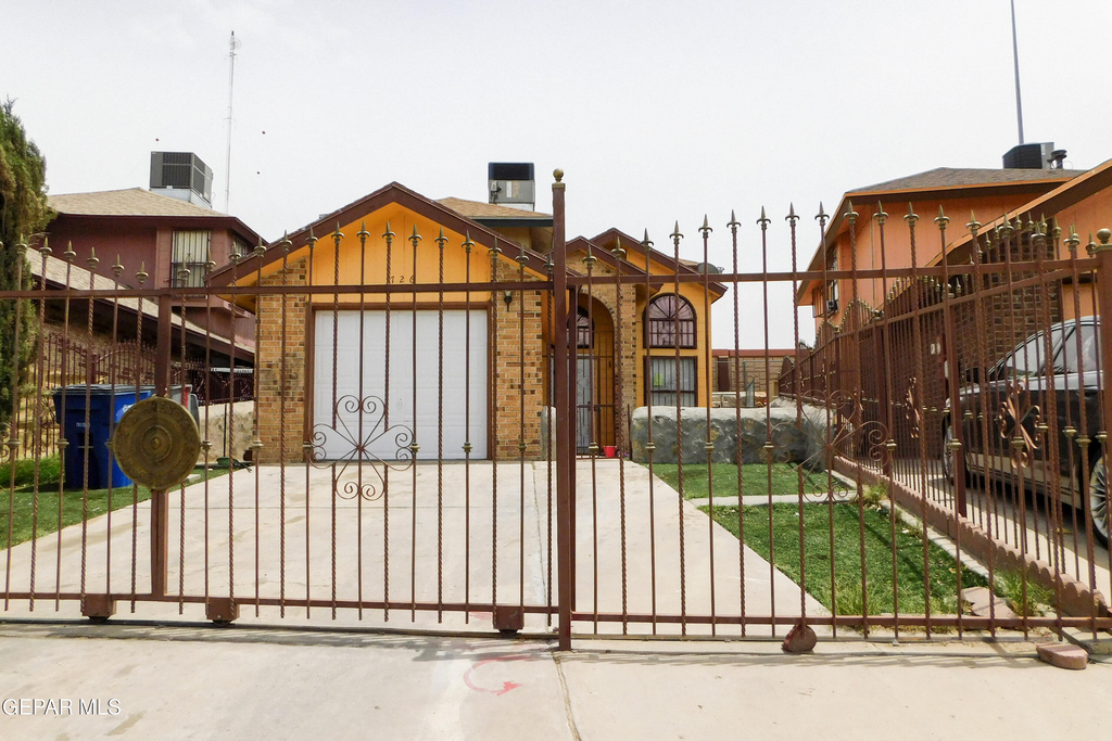 726 Medina - Photo 4