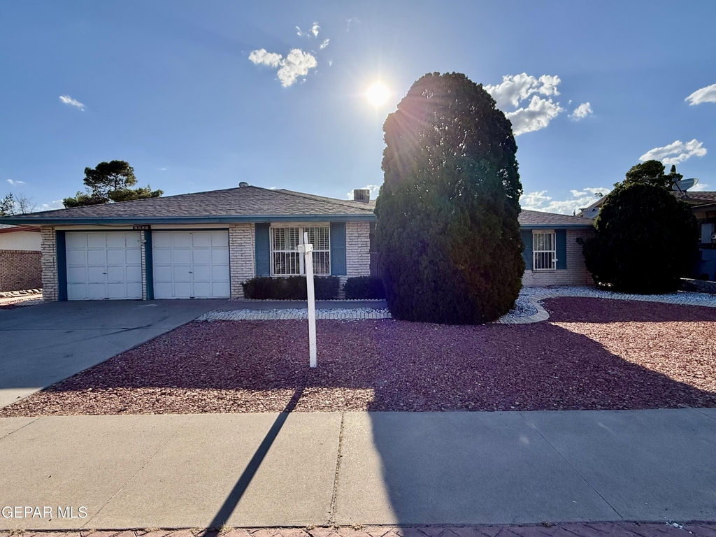 1649 Lomaland Drive - Photo 0